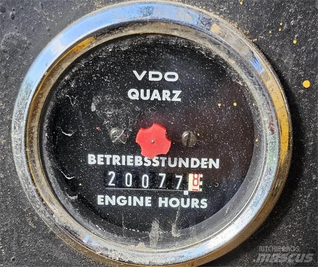 Volvo EW 200 Lastik tekerli ekskavatörler