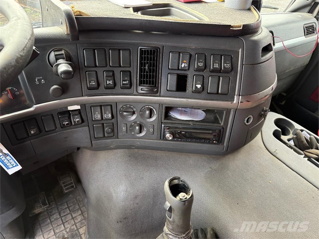 Volvo FM 12 8x4 Vinçli kamyonlar