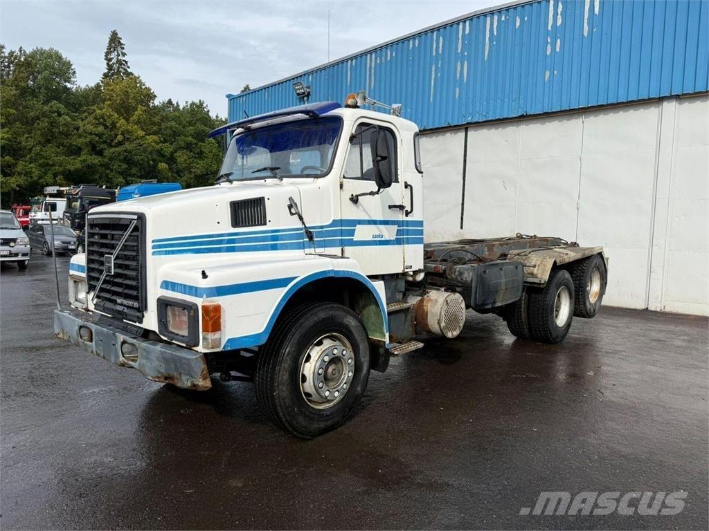 Volvo N10 6x2 Vinçli kamyonlar