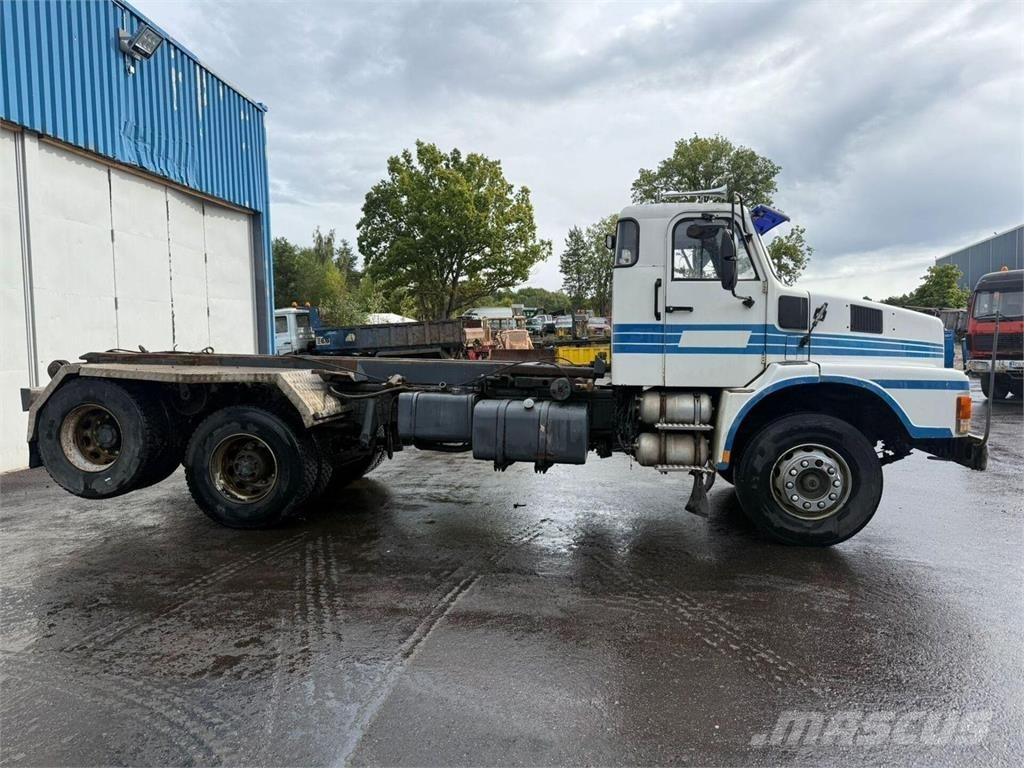 Volvo N10 6x2 Vinçli kamyonlar