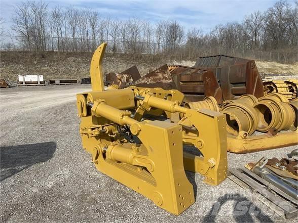 CAT D8 Kaziyici