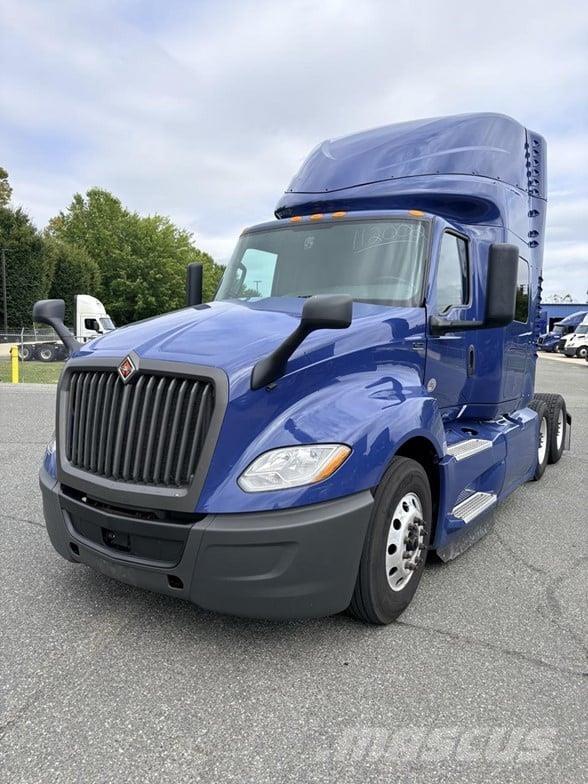 International LT Çekiciler