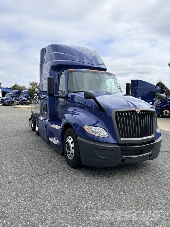 International LT Çekiciler