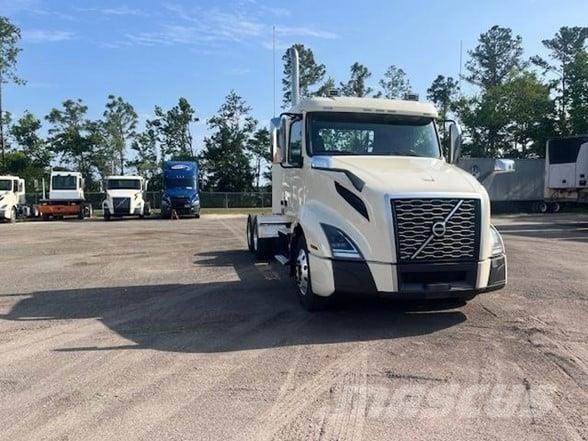 Volvo VNL64T300 Çekiciler