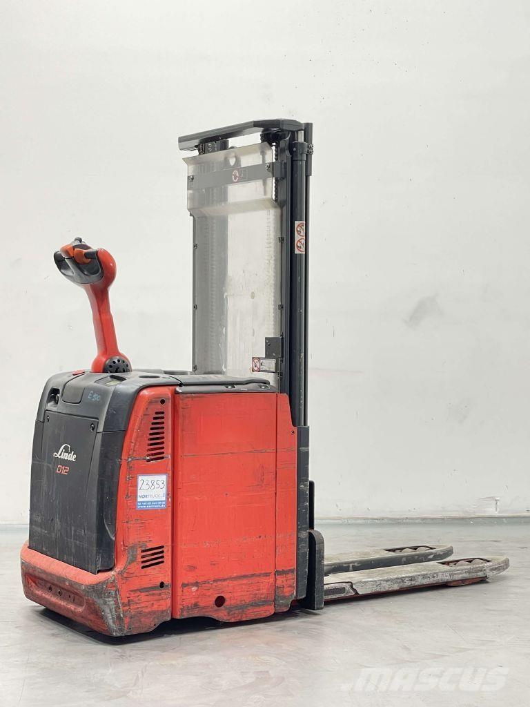Linde D12-133 Yaya kumandali istif makinasi