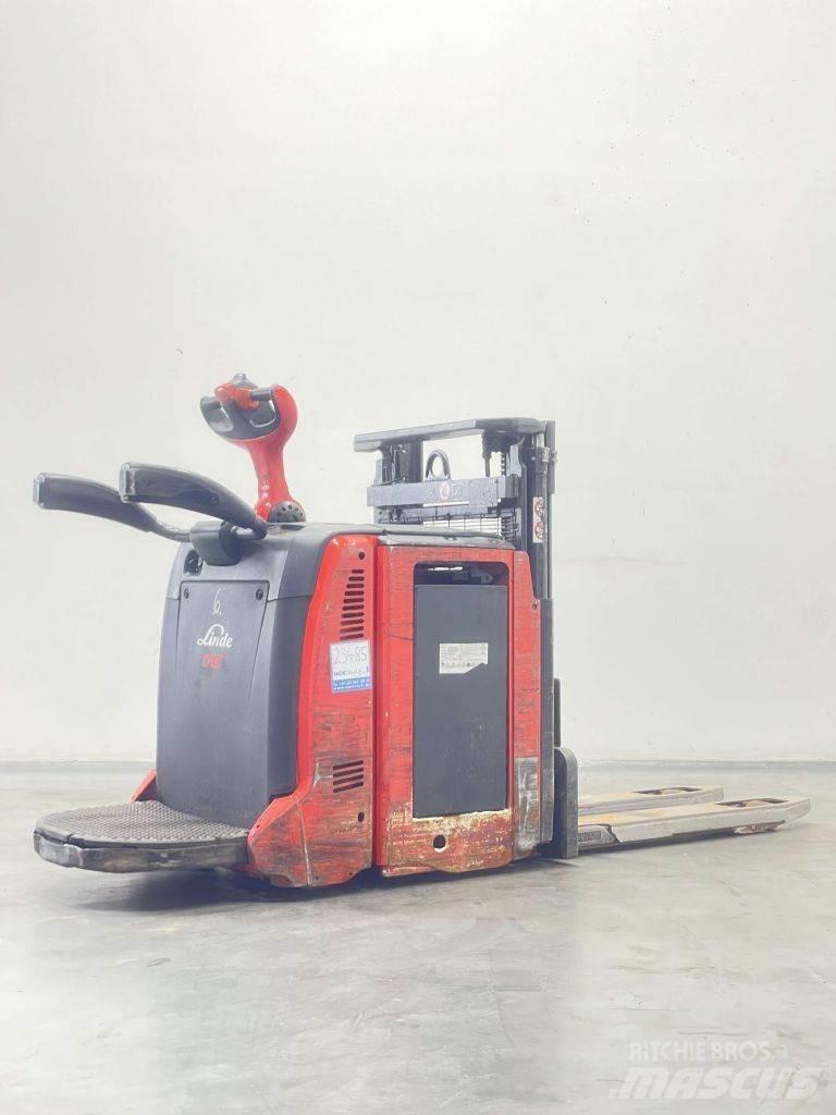 Linde D12AP-133 Yaya kumandali istif makinasi