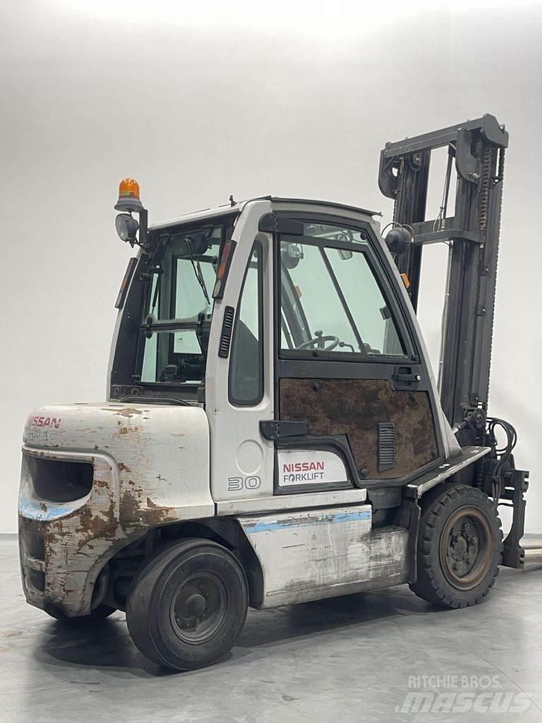 Nissan YG1D2A300 Dizel forkliftler