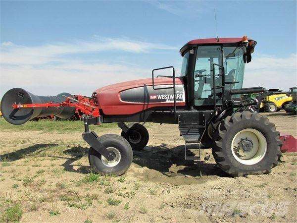 MacDon M150 Kendi yürür saman makinaları