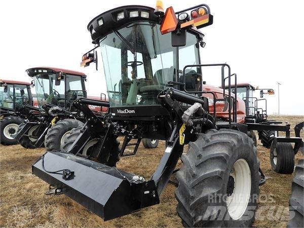 MacDon M155 Kendi yürür saman makinaları