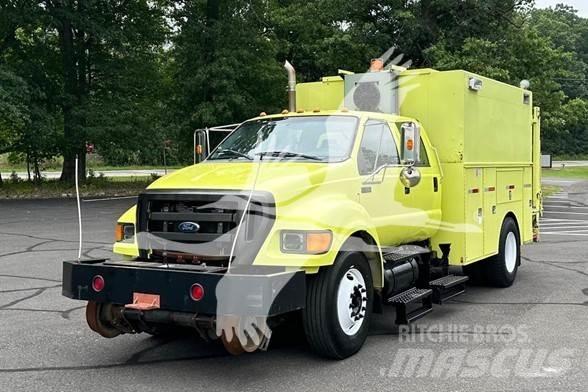 Ford F750 SD Diger