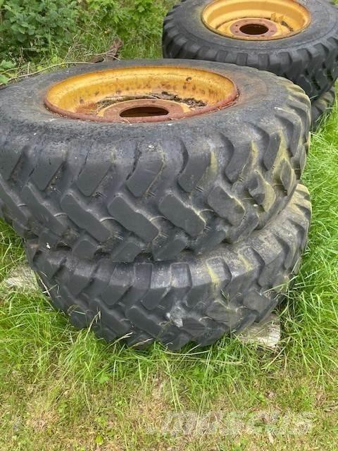 4ST LASTMASKINSDÄCK Tekerlekler