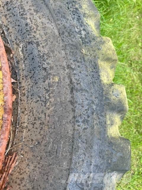  4ST LASTMASKINSDÄCK Tekerlekler