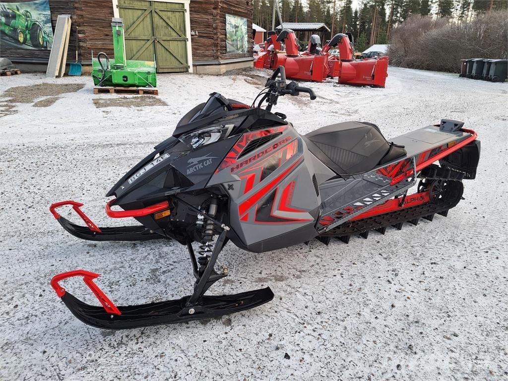 Arctic Cat M 8000 ALPHA Kar motosikletleri