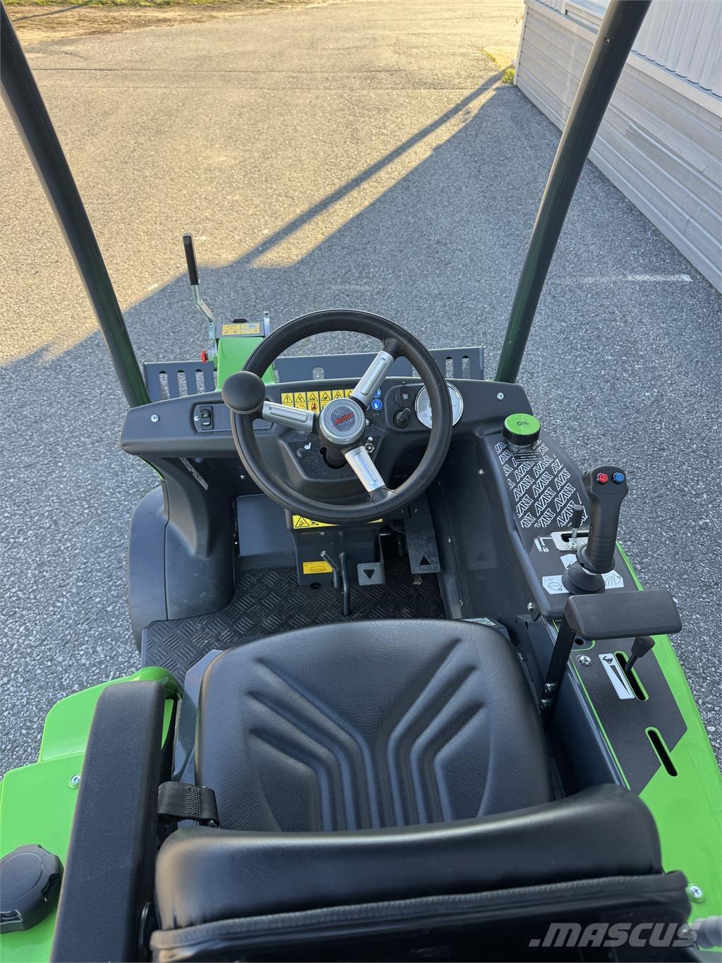 Avant 225 med skopa Skid steer loderler