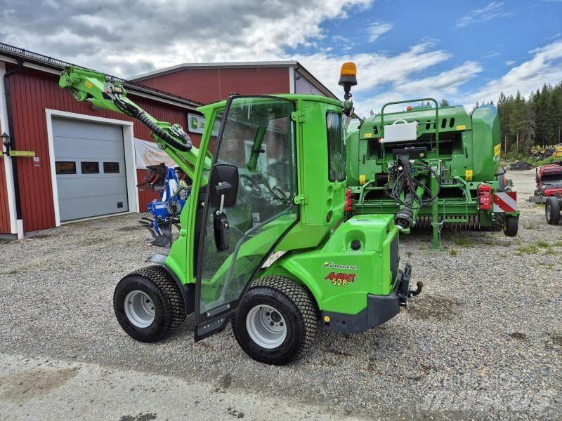 Avant 528 Skid steer loderler