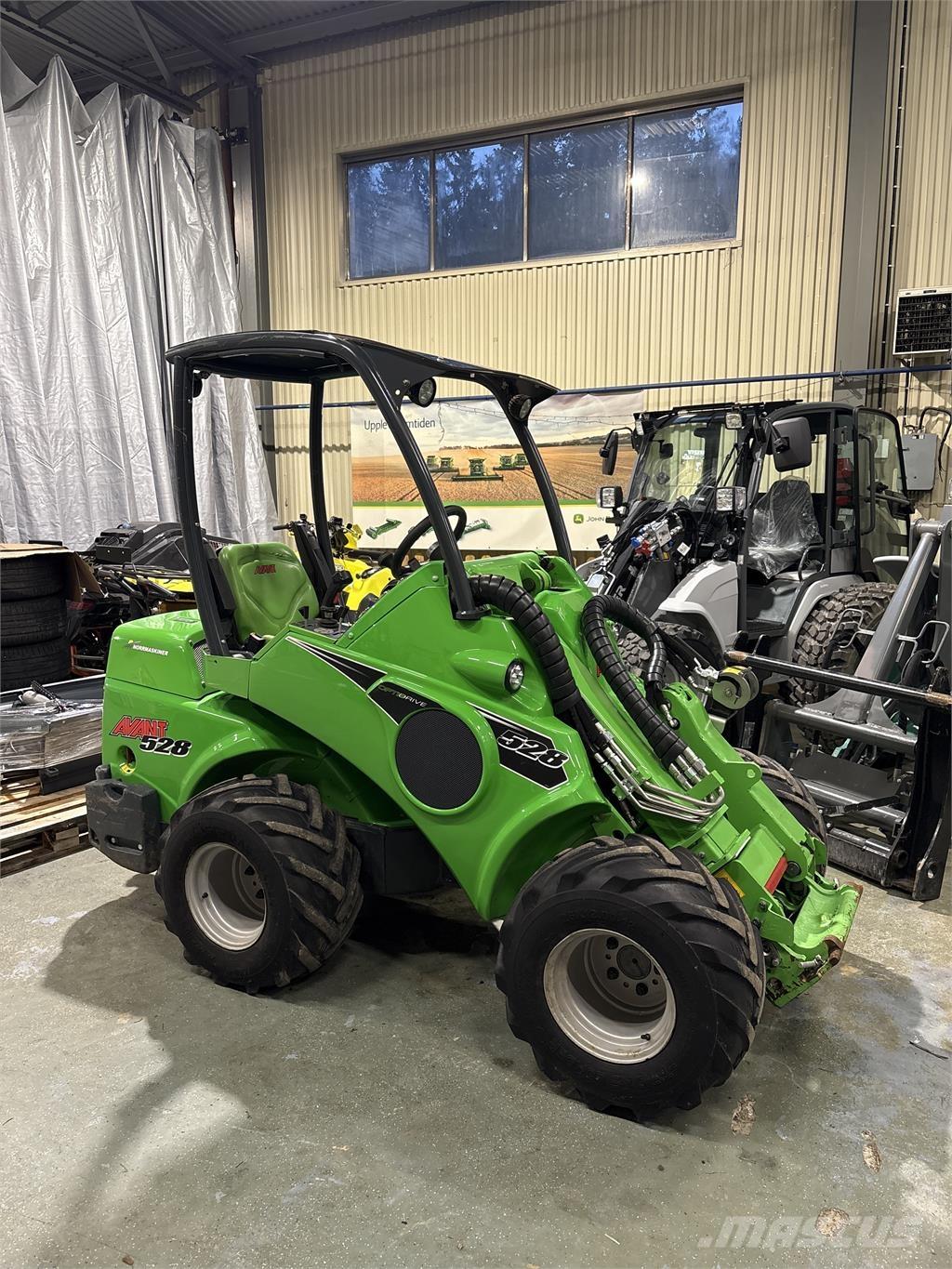 Avant 528 Skid steer loderler