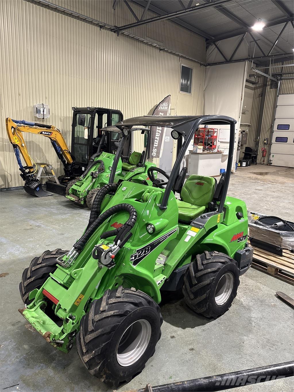 Avant 528 Skid steer loderler