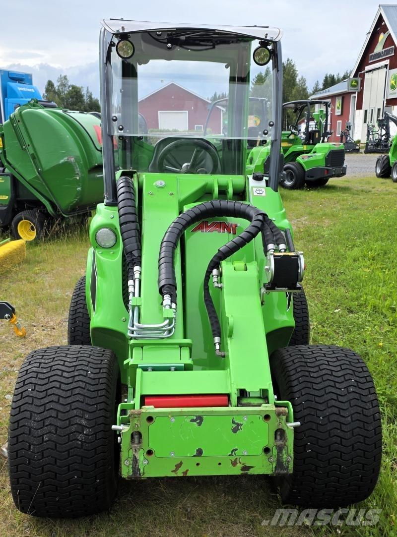 Avant 635i med L-hytt Skid steer loderler