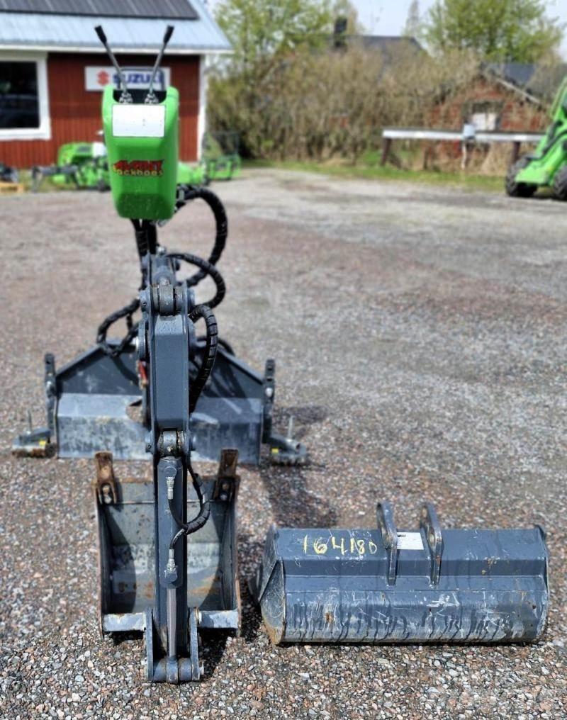 Avant Grävaggregat 210 Skid steer loderler