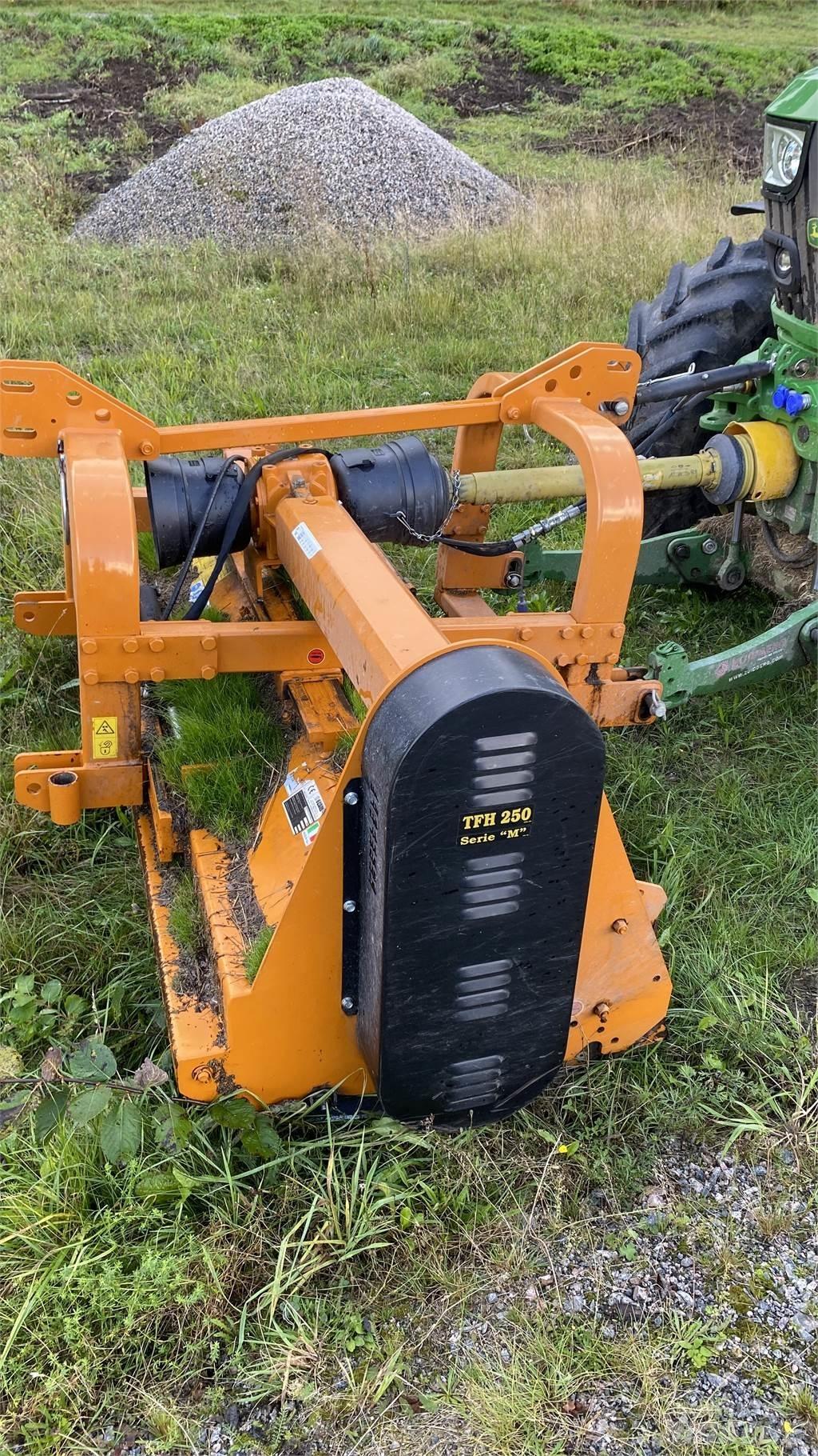 Berti TFH 250 BETESPUTS Hasat makineleri