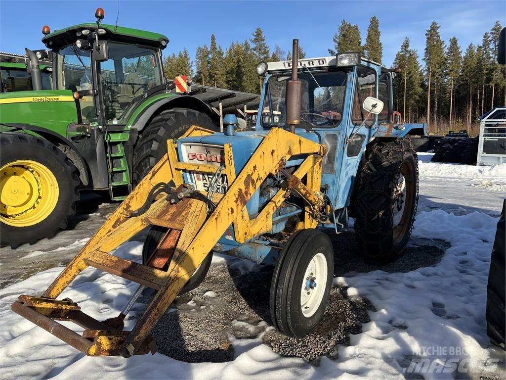 Ford 5000 med lastare Traktörler