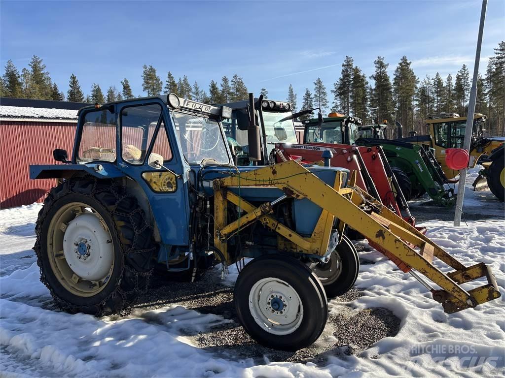 Ford 5000 med lastare Traktörler