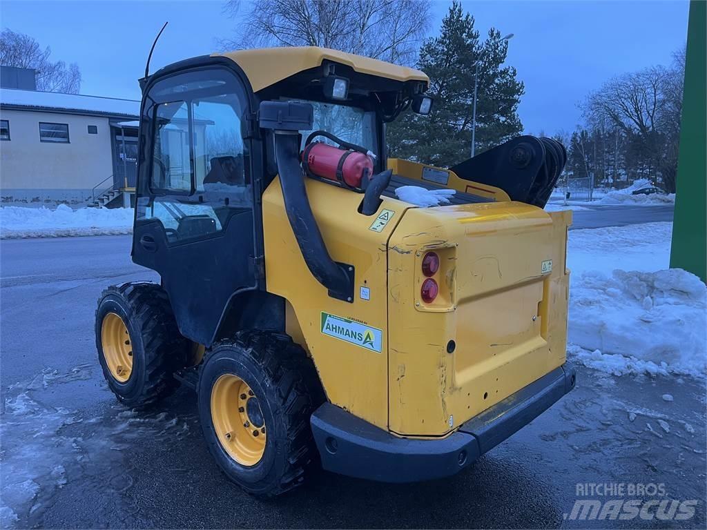 JCB 330 SKID STEER ATVler