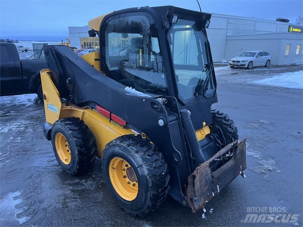 JCB 330 SKID STEER ATVler