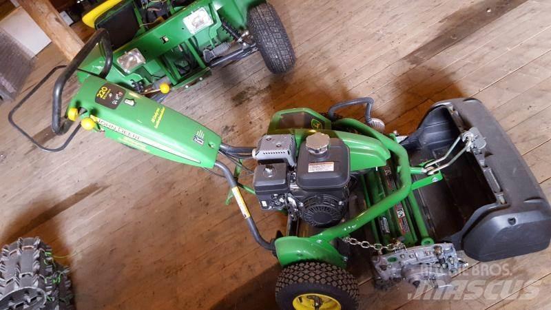 John Deere 220 Mobil çim biçme makineleri