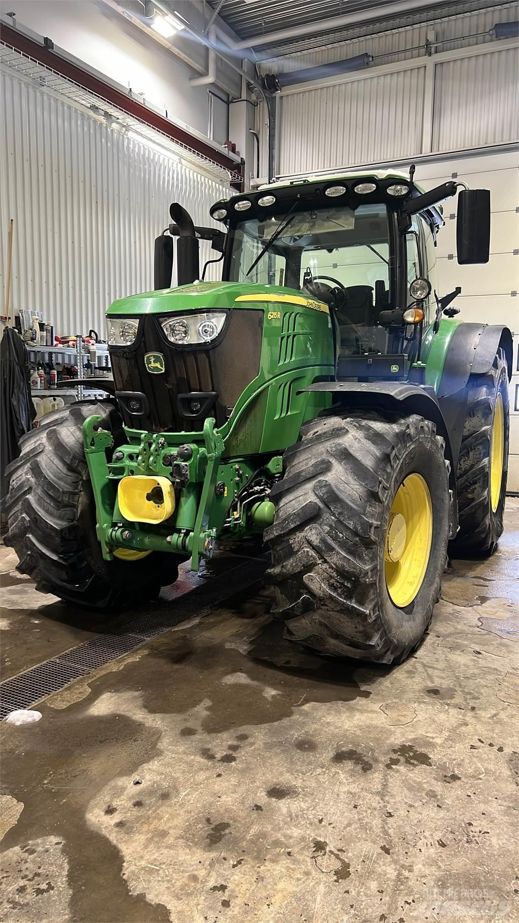 John Deere 6215R Traktörler