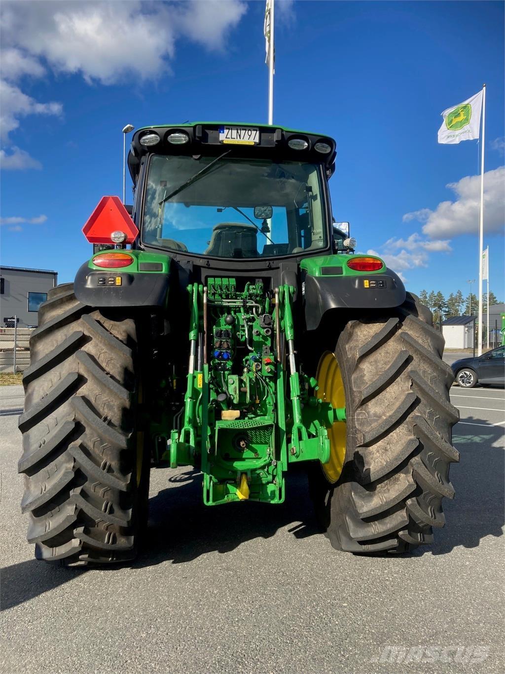 John Deere 6215R Traktörler