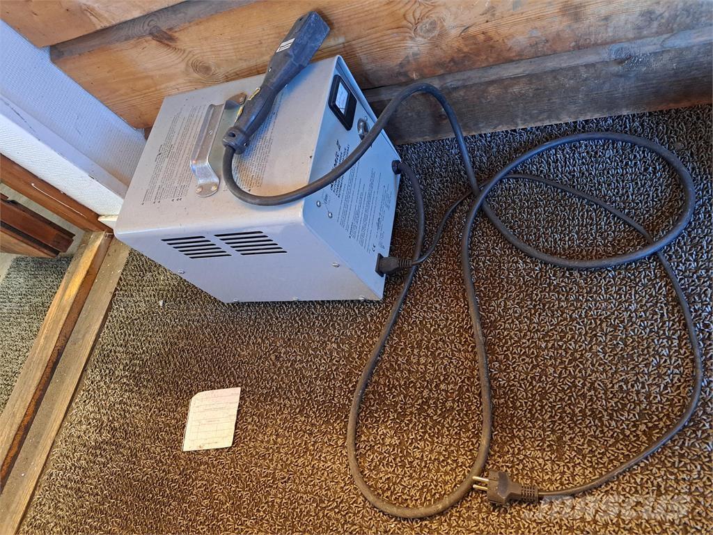 John Deere TE Gator Mobil çim biçme makineleri