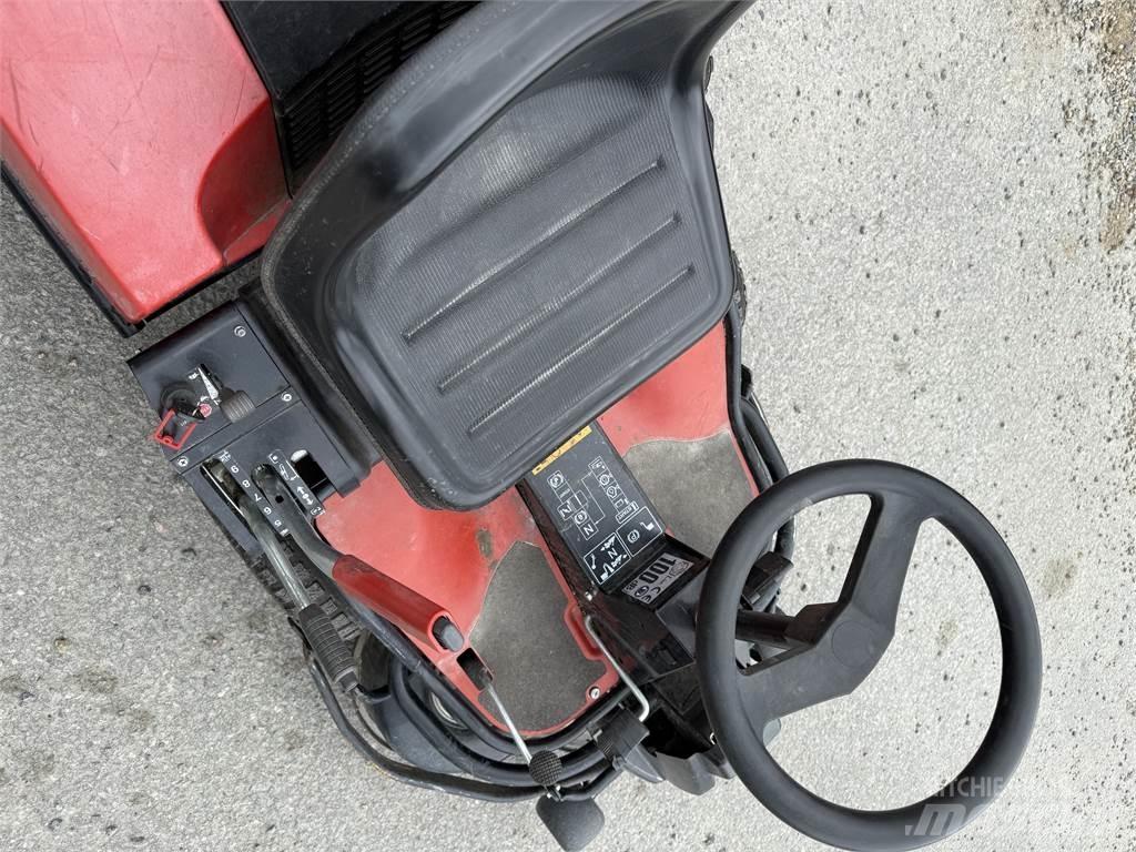 Jonsered Midjestyrd Mobil çim biçme makineleri
