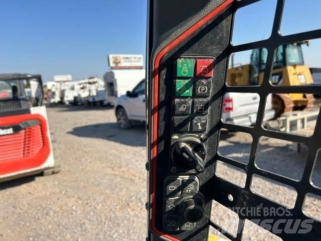 Bobcat T64 Skid steer loderler