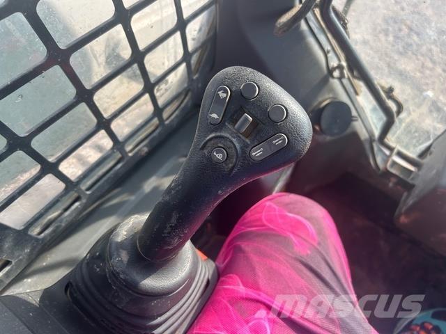 Bobcat T76 Skid steer loderler