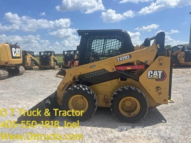 CAT 242D3 Lastikler
