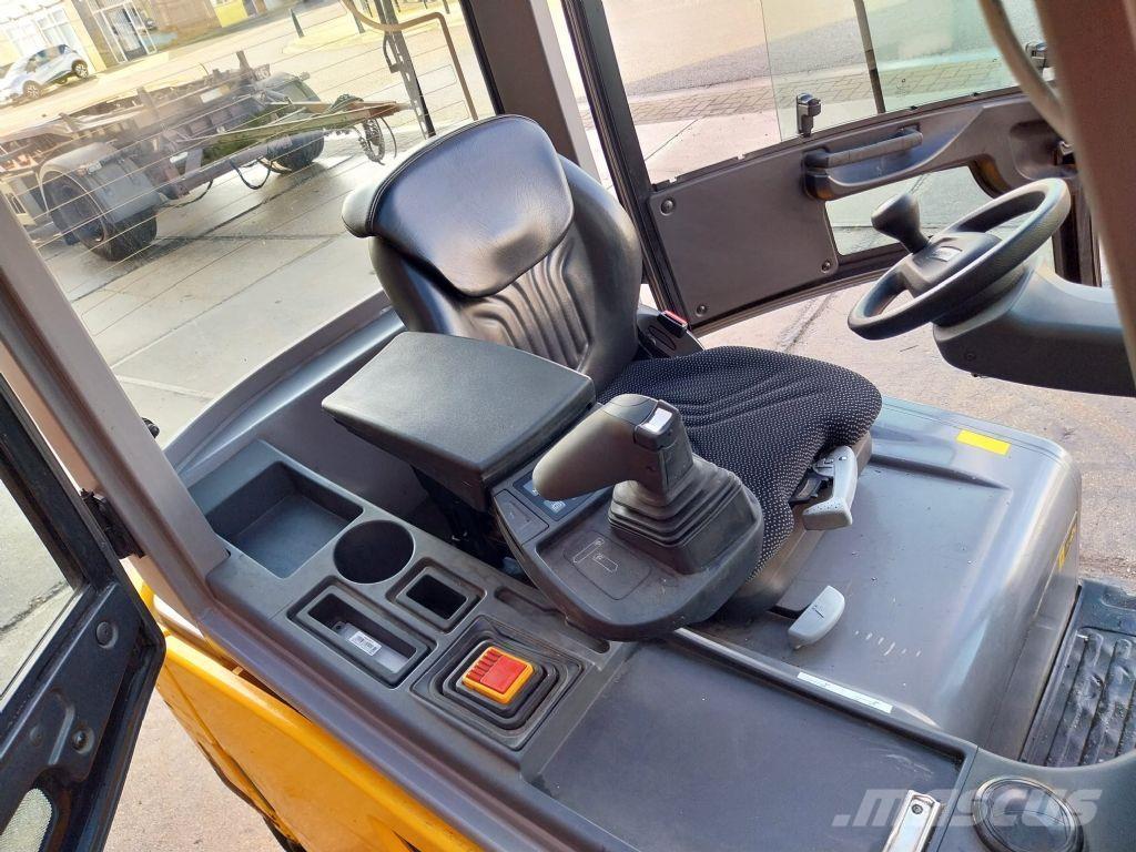 Jungheinrich EFG 320 Elektrikli forkliftler