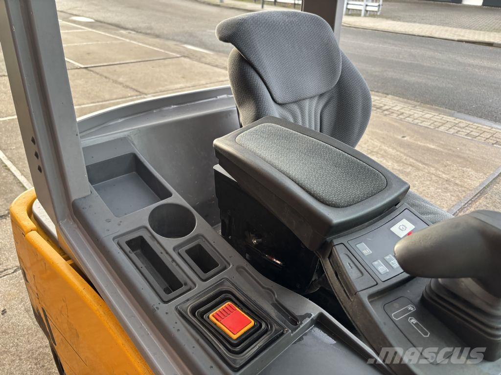Jungheinrich EFG 320 Elektrikli forkliftler