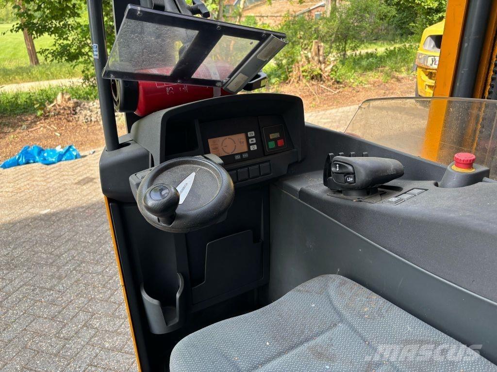 Jungheinrich ETV 216 Reach truck - depo içi istif araçları