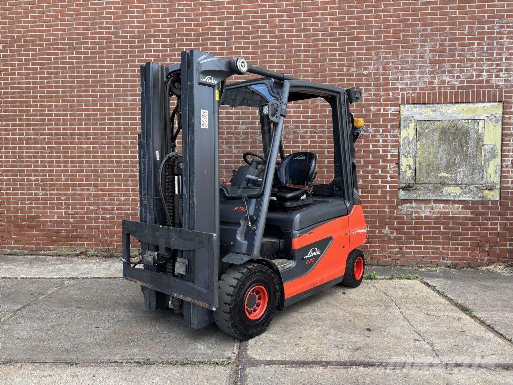 Linde E30-01 Elektrikli forkliftler