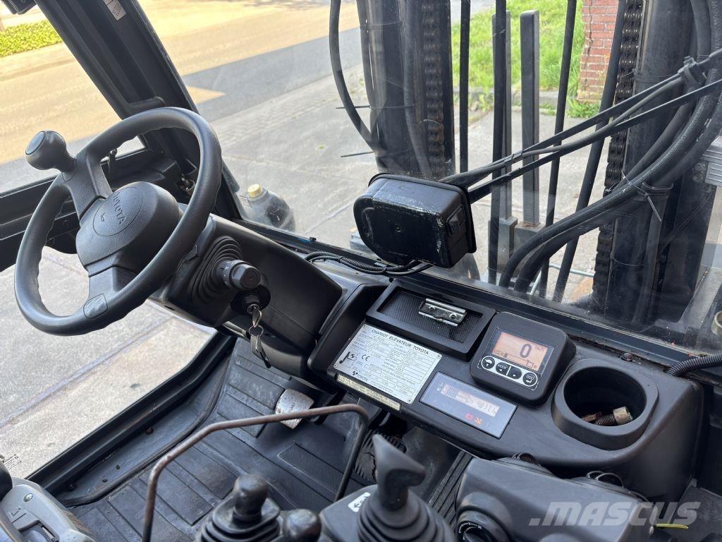 Toyota 40- 8FD40N Dizel forkliftler