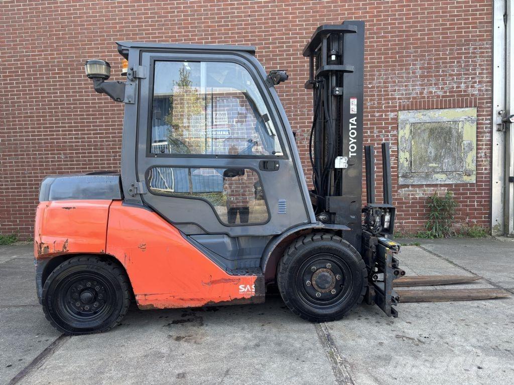Toyota 40- 8FD40N Dizel forkliftler