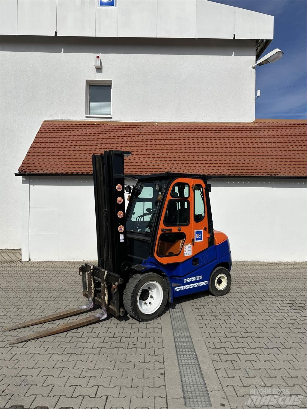 Clark C30D Diger