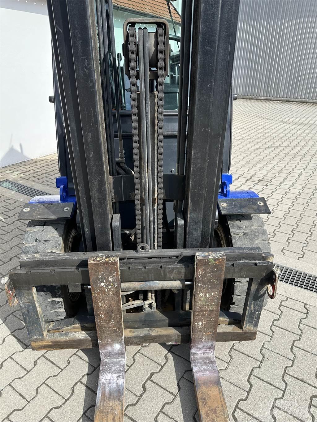 Clark C30D Diger