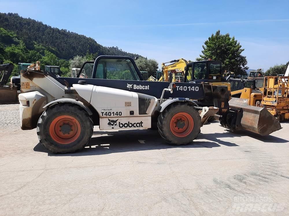 Bobcat T40-140 Reach truck - depo içi istif araçları