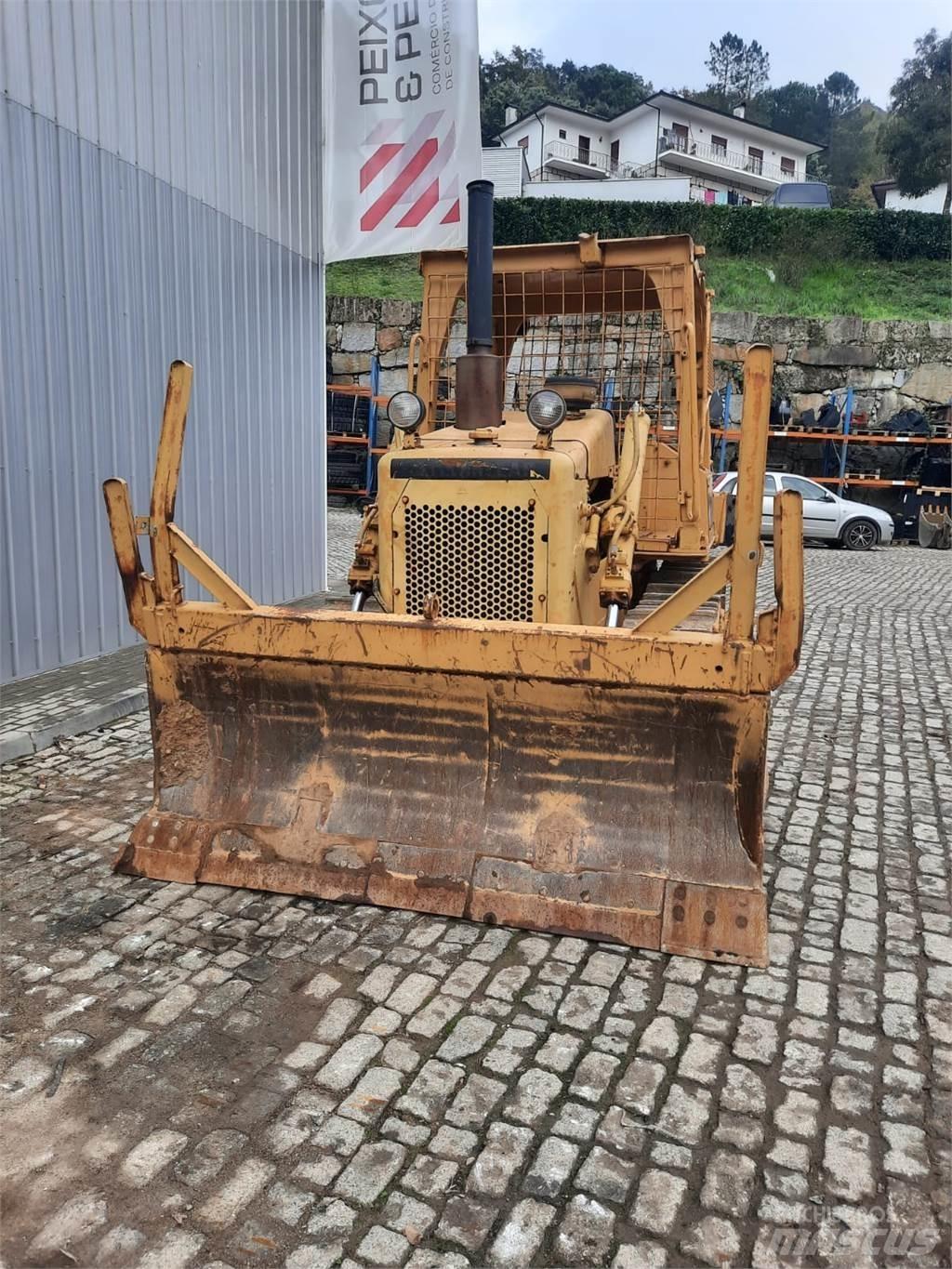 CAT D4E Boru döşeme dozerleri