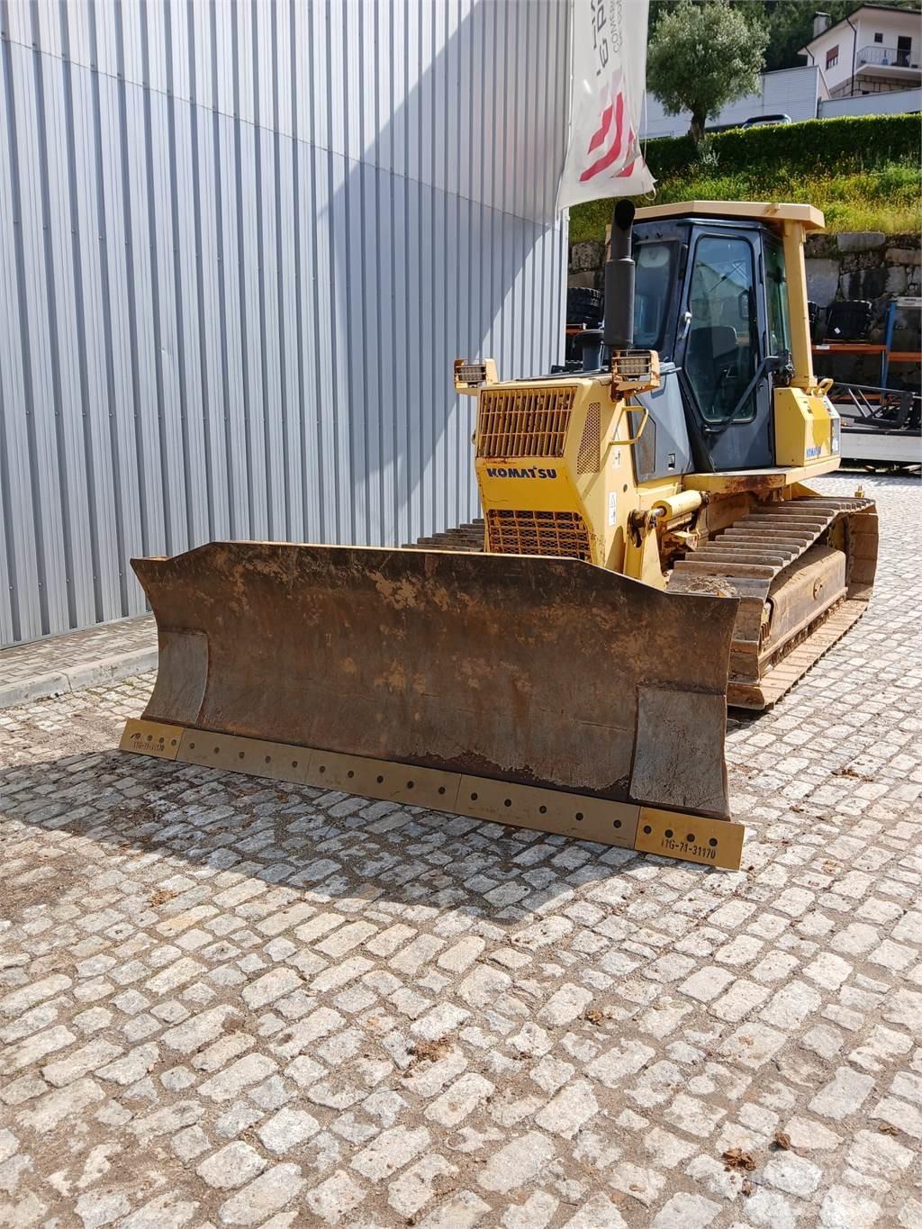 Komatsu D41E-6 Boru döşeme dozerleri