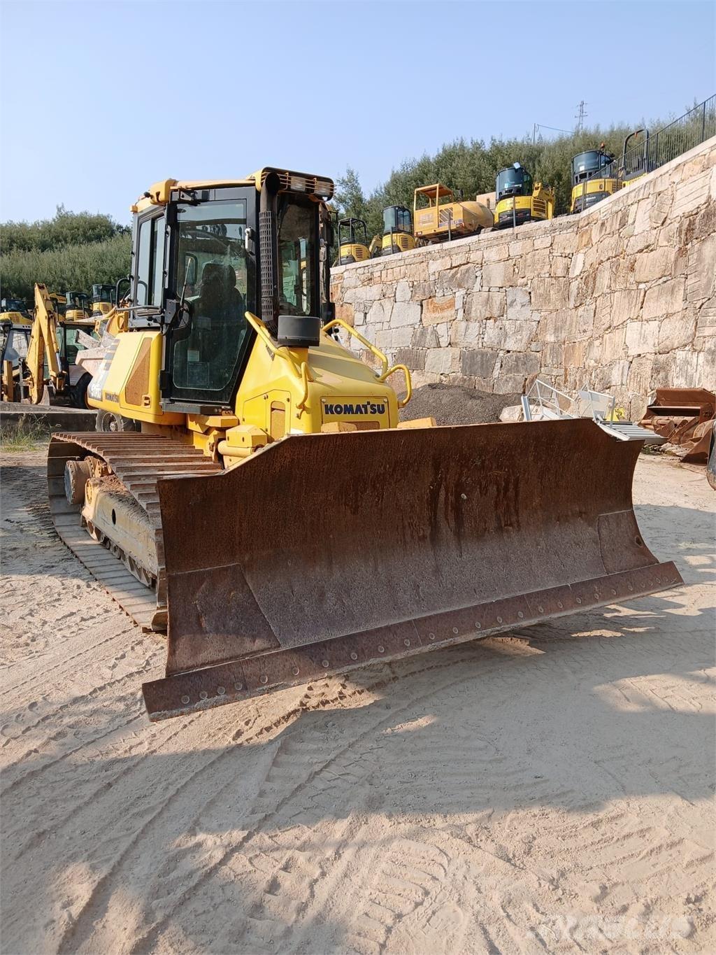 Komatsu D51PXI-22 Boru döşeme dozerleri