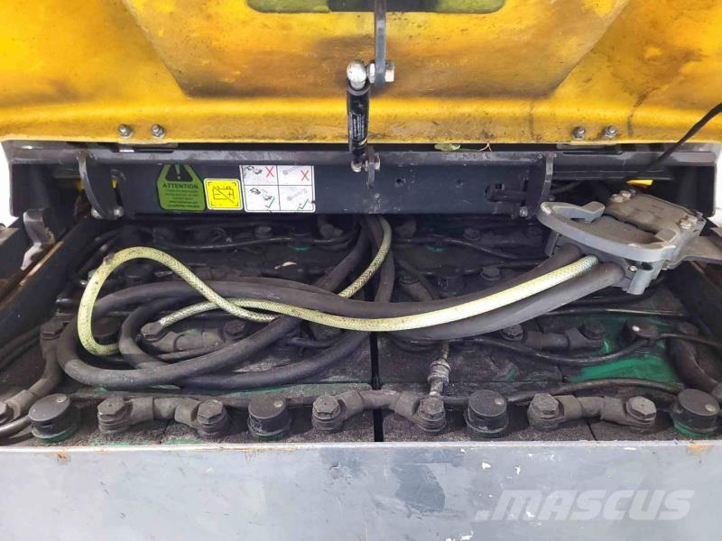 Aisle-Master 20SHE Dar koridor forklifti