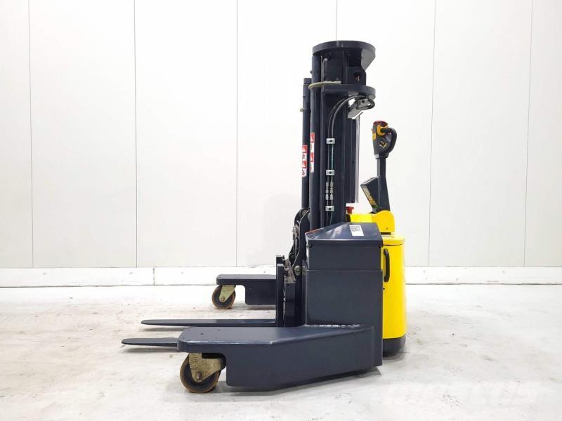 Combilift WR4 Konteyner istifleyiciler - reach stacker